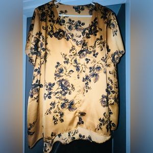 Torrid - Button Down Satin Floral Blouse - Size 2 (18/20) - Like new